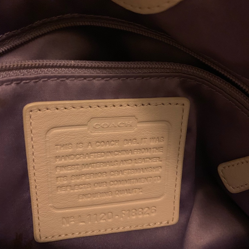 Coach purse in the color cream - Picture 7 of 7